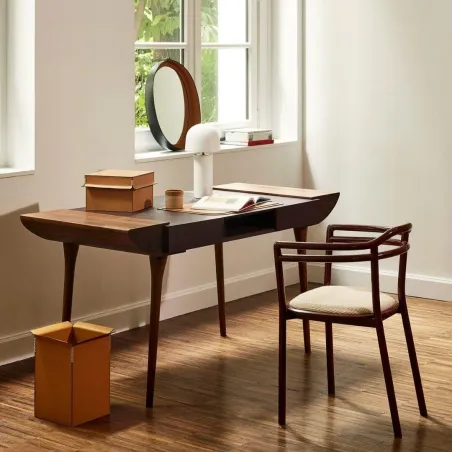Signature - Chaise en chêne laqué sépia