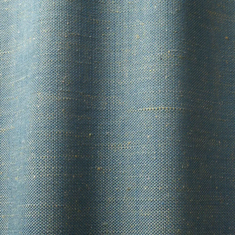 Tissu dont la texture a un aspect changeant et flammé